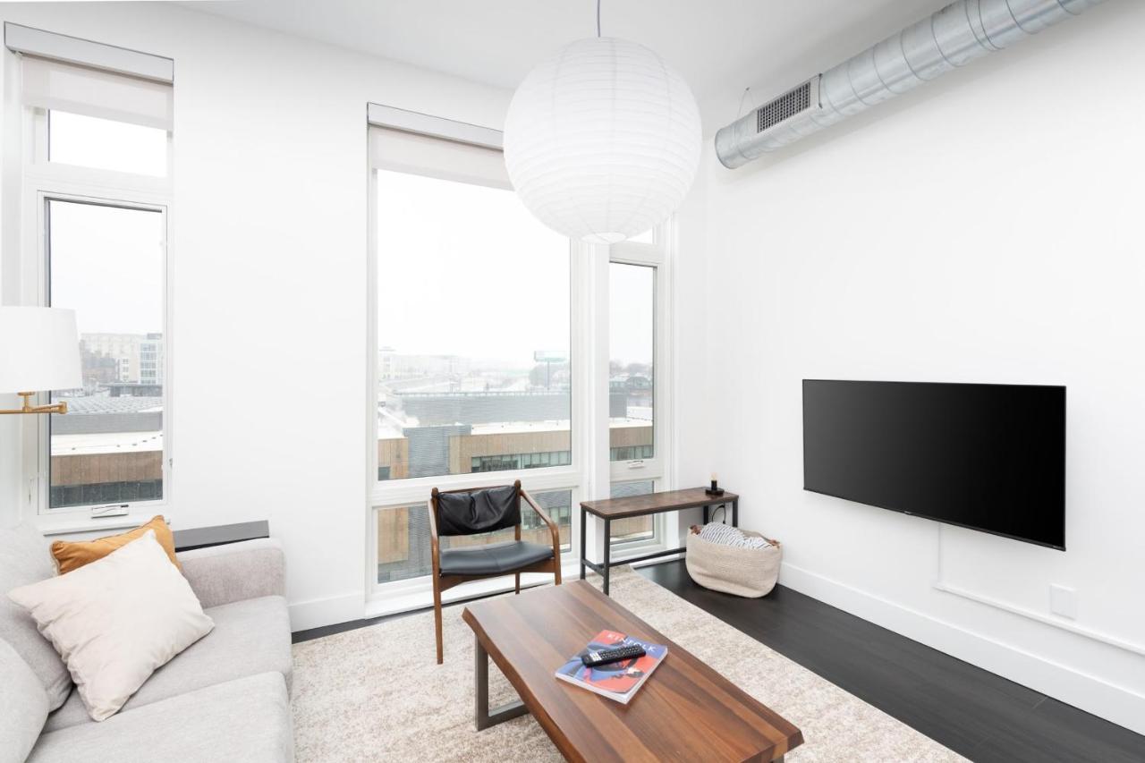 Modern 1Br Apt With Skywalk To Fiserv, Rooftop, And Parking Milwaukee Exterior foto